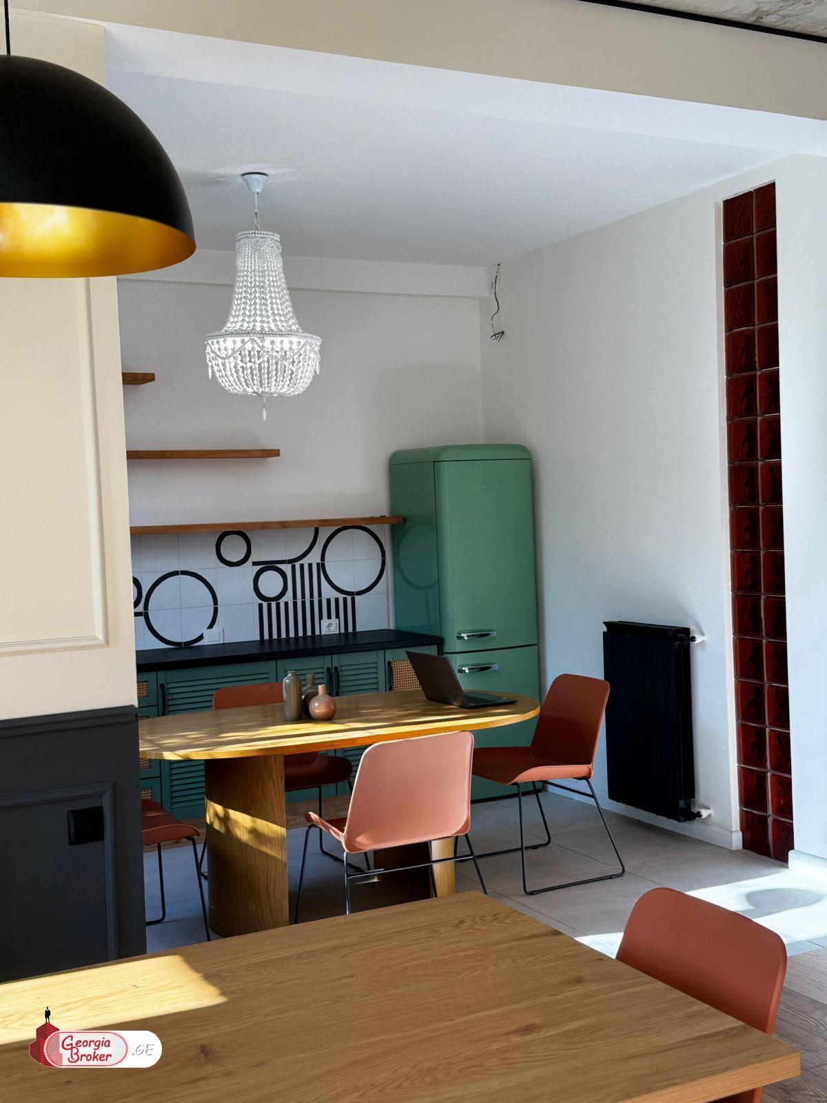 იყიდება ახალი გარემონტებული 5 ოთახიანი სახლი ისანში